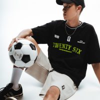 FACILITY FIFA Collection - Kaos Grafis The Twenty Six Oversize Premium Bola Offical World Cup 2026 - Jet Black